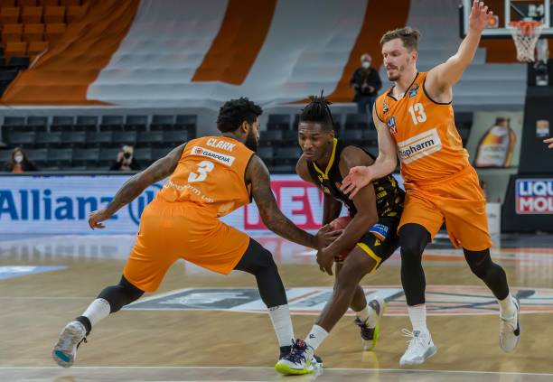 尽管人数占 尽管人数占