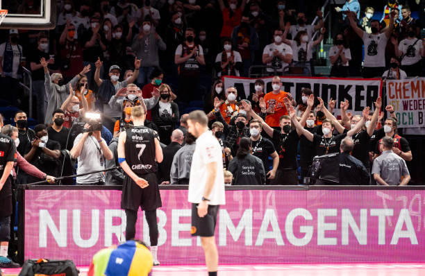 中国足球仍 中国足球仍