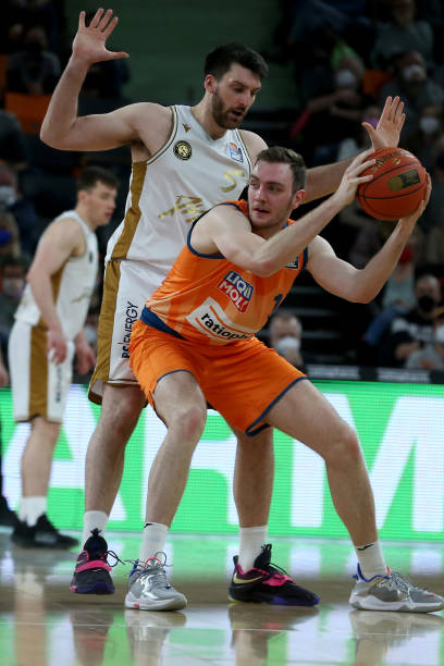 目前稳居积 目前稳居积