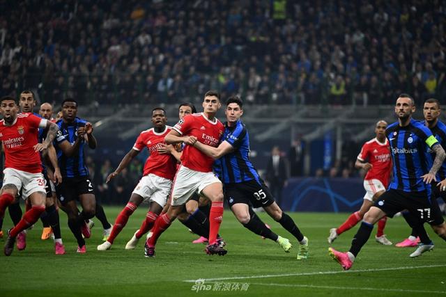 运动会中 运动会中